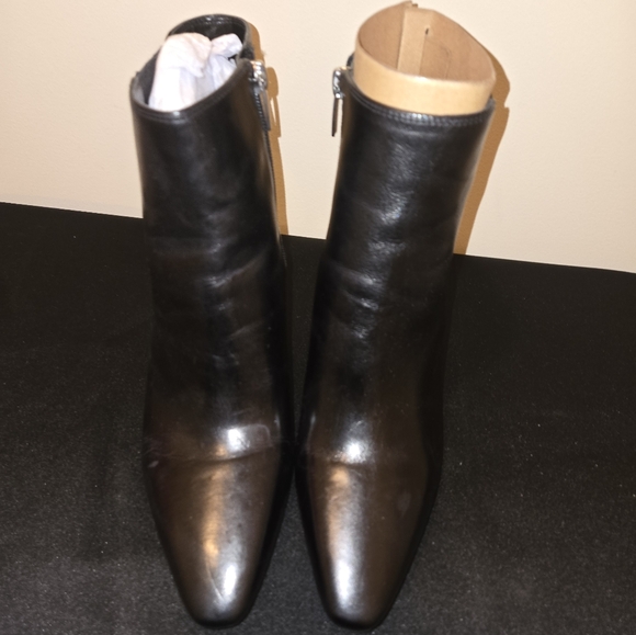 Vince Camuto Womens Ambind Black Leather Almond Toe Ankle Boots Shoes NWT - Picture 2 of 6